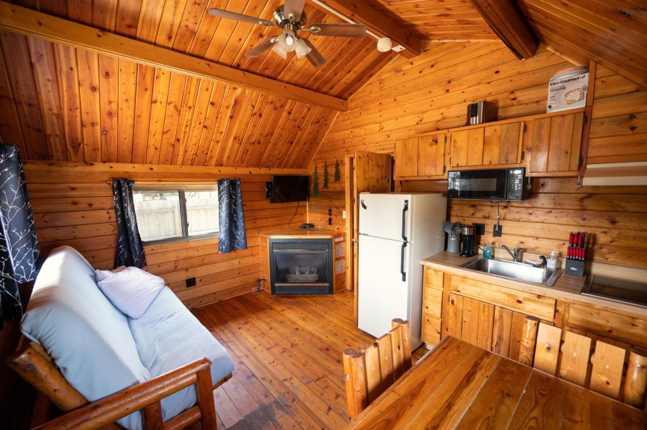 Redwood Coast Cabins And Rv Resort 유레카 외부 사진