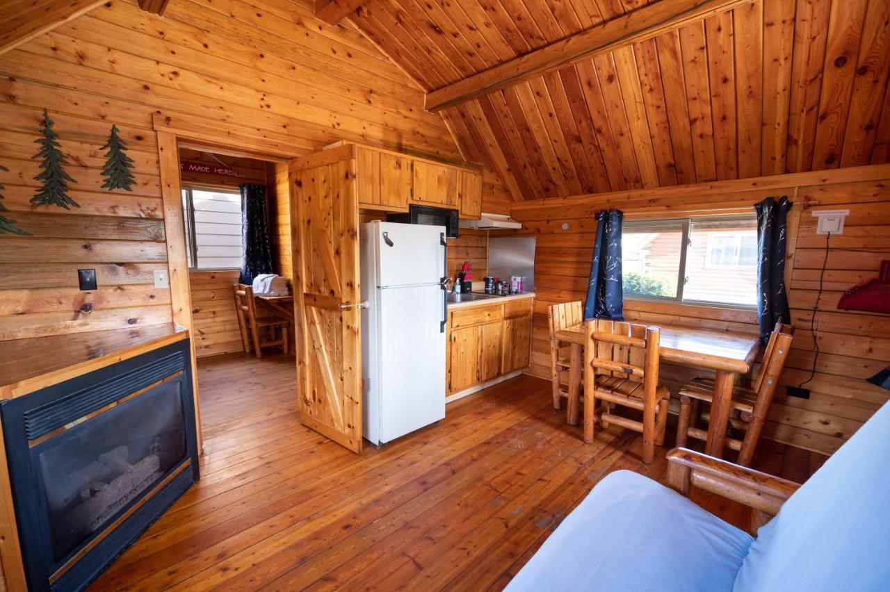 Redwood Coast Cabins And Rv Resort 유레카 외부 사진