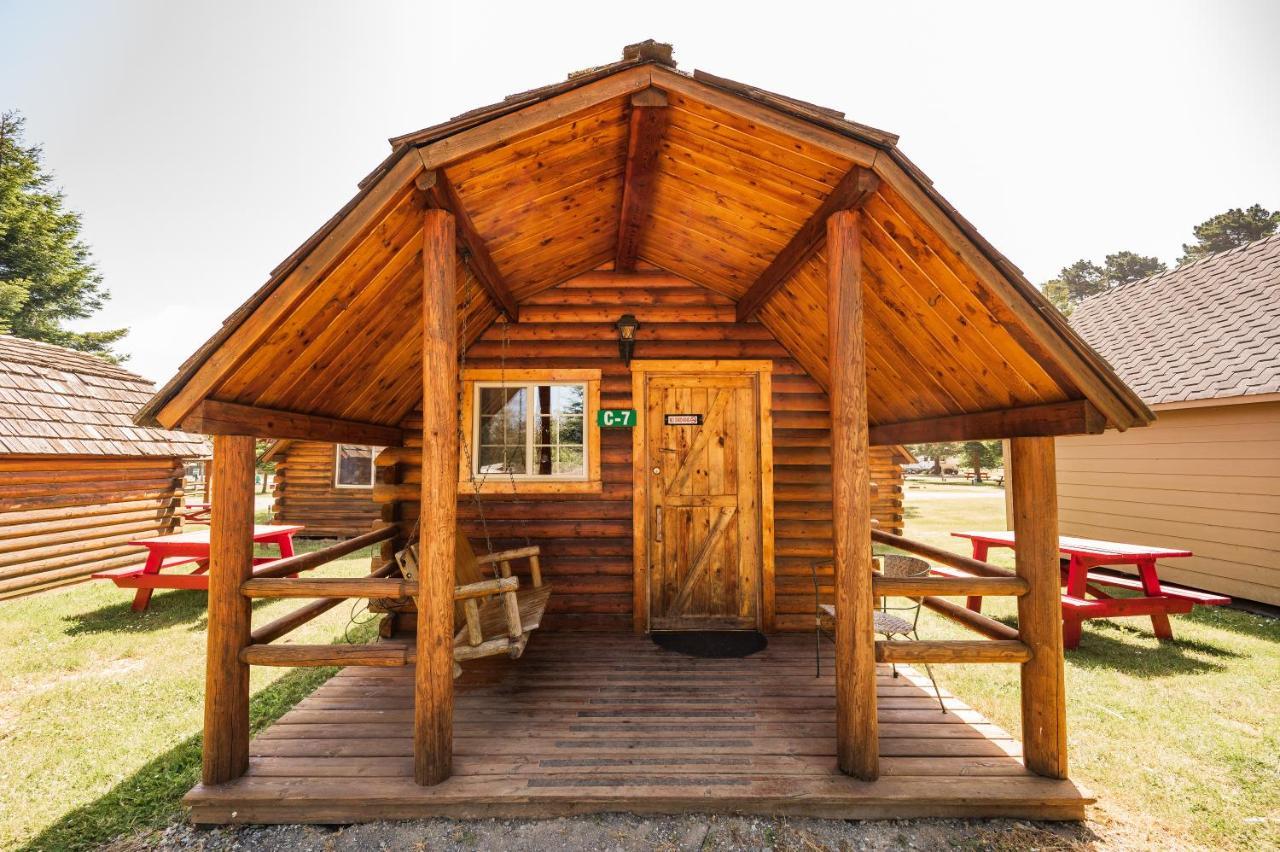 Redwood Coast Cabins And Rv Resort 유레카 외부 사진