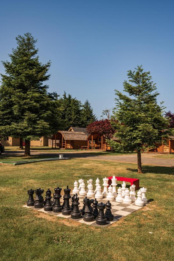 Redwood Coast Cabins And Rv Resort 유레카 외부 사진