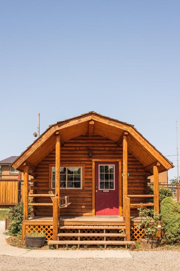 Redwood Coast Cabins And Rv Resort 유레카 외부 사진